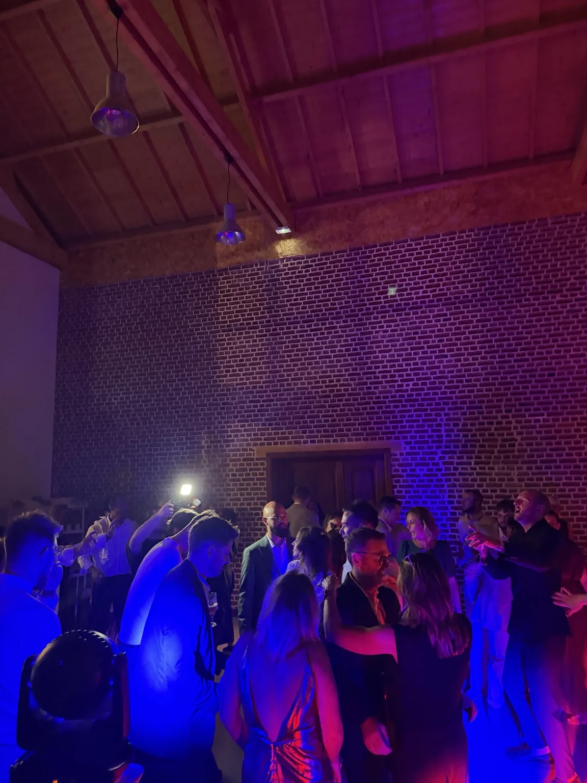 Invités sur la piste de danse au Château de Cocove