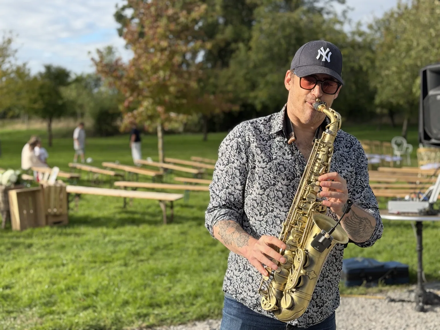 Saxophoniste pendant le mariage au Château de Cocove