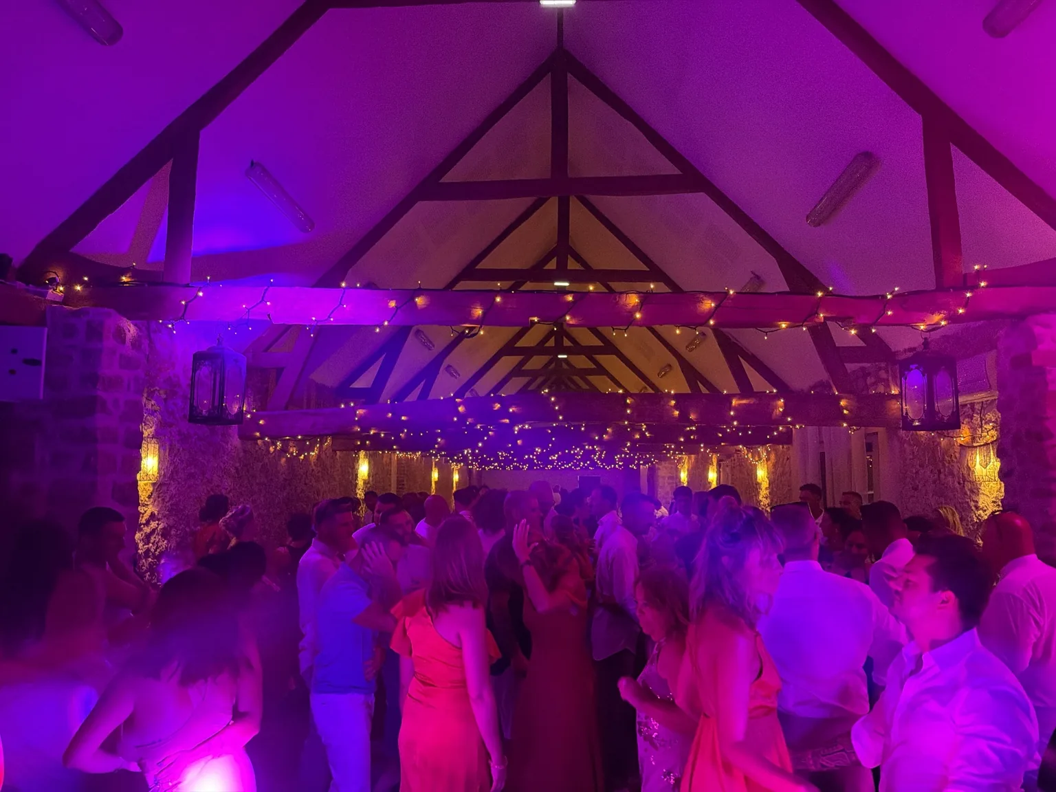 Soirée d'anniversaire mise en lumière par Lumoria
